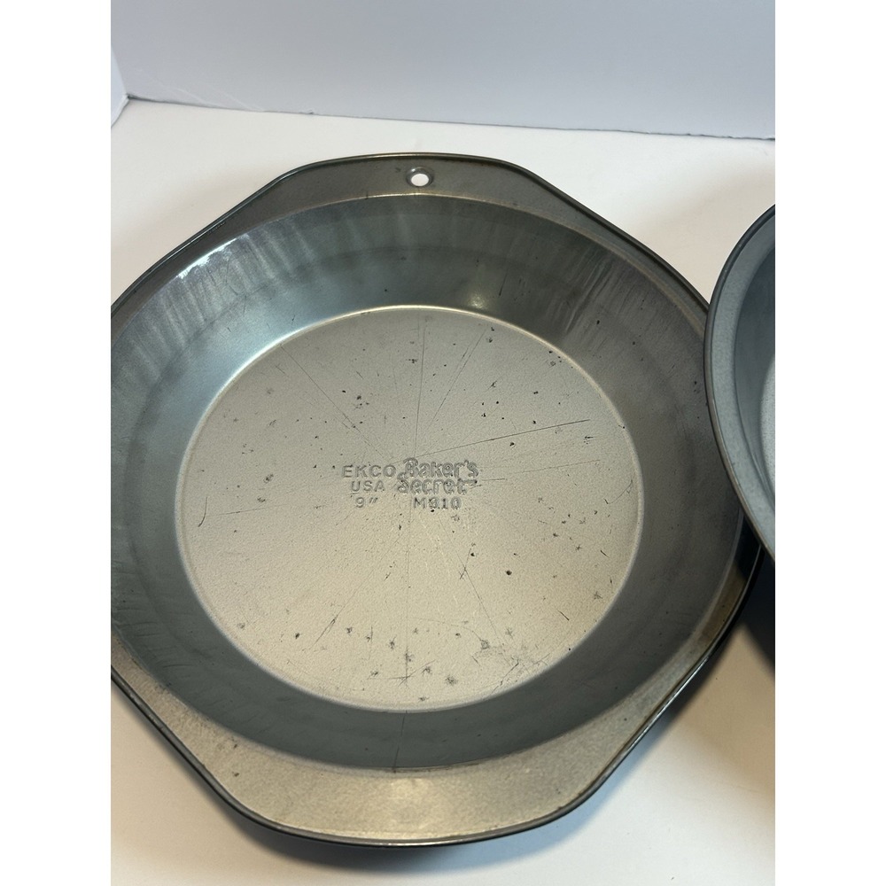Vintage EKCO Baker's Secret USA 9" M310 Baking Pie Pan Used 1.5" deep set of 2